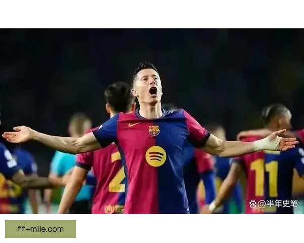 莱万下半场连入两球引领国家德比逆转胜利