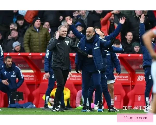 英超精彩对决：利物浦3-0大胜对手 展现强大实力和球队默契